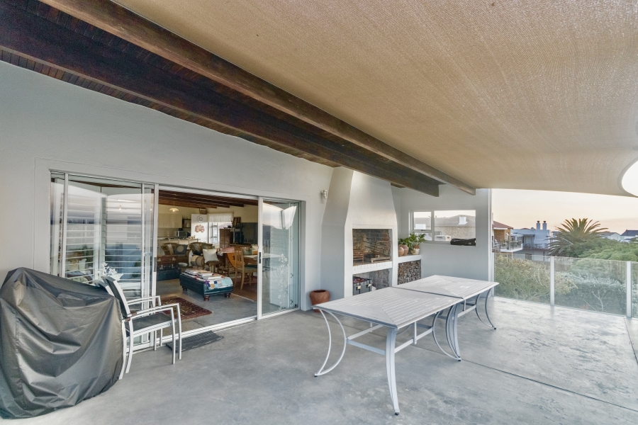 6 Bedroom Property for Sale in Yzerfontein Western Cape